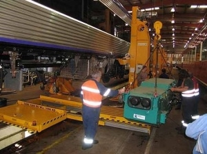 TRAIN ENGINE REMOVAL TRAVERSER Drive unit being loaded onto the Traverser before being moved under the train and lifted into position